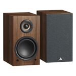 Altavoces Hi-Fi conectados Triangle Elara LN01A en color castaño. Se venden por pares.