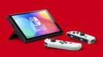 Nintendo Switch (modelo OLED) con base y mandos Joy-Con blancos