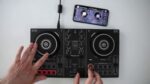 Pioneer DJ Mezclador de DJ inteligente DDJ-200 - Imagen 3